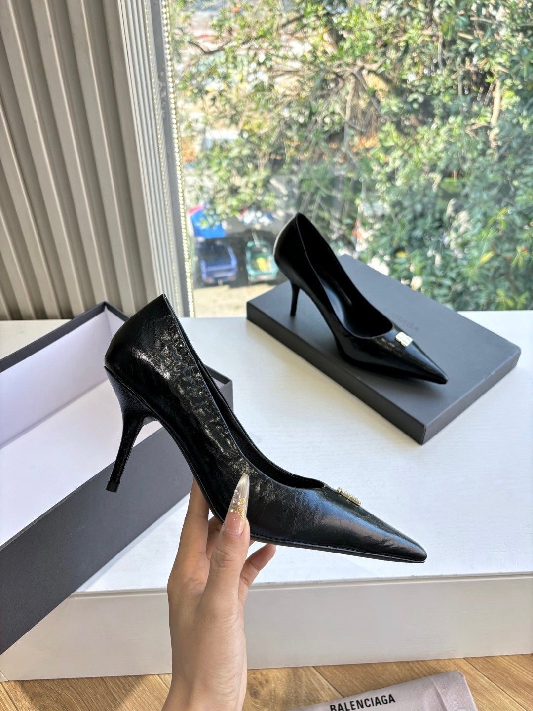 CLASSIC BLACK POINTED-TOE HIGH HEEL PUMPS