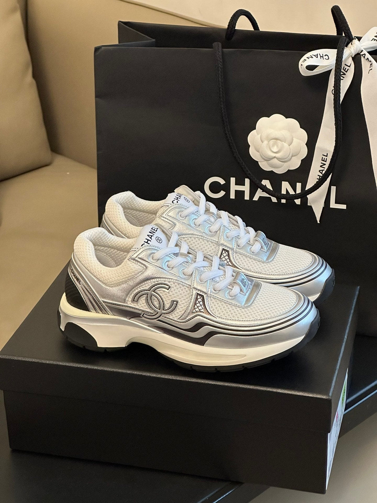 LOGO DETAIL CHUNKY RUNNER SNEAKERS