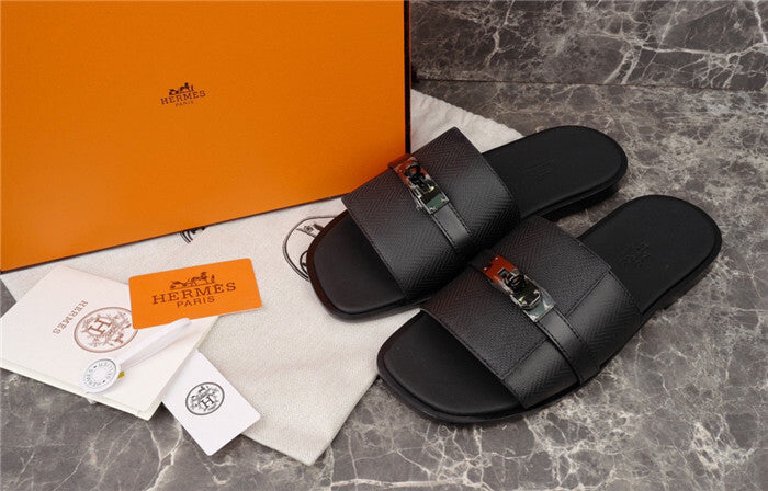 TEXTURED BLACK BUCKLE SLIDE SANDALS