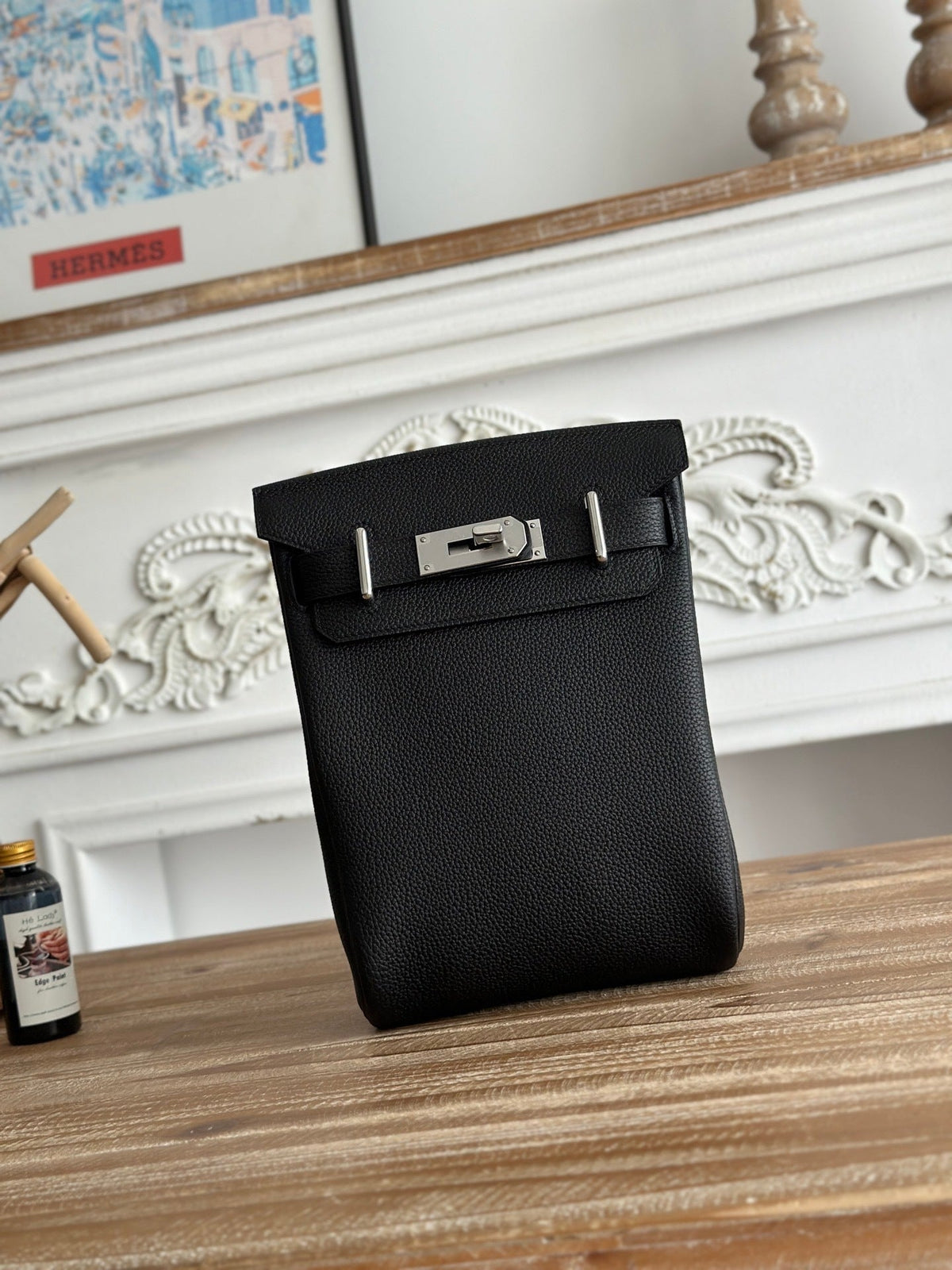 STRUCTURED LEATHER LOCK CROSSBODY BAG