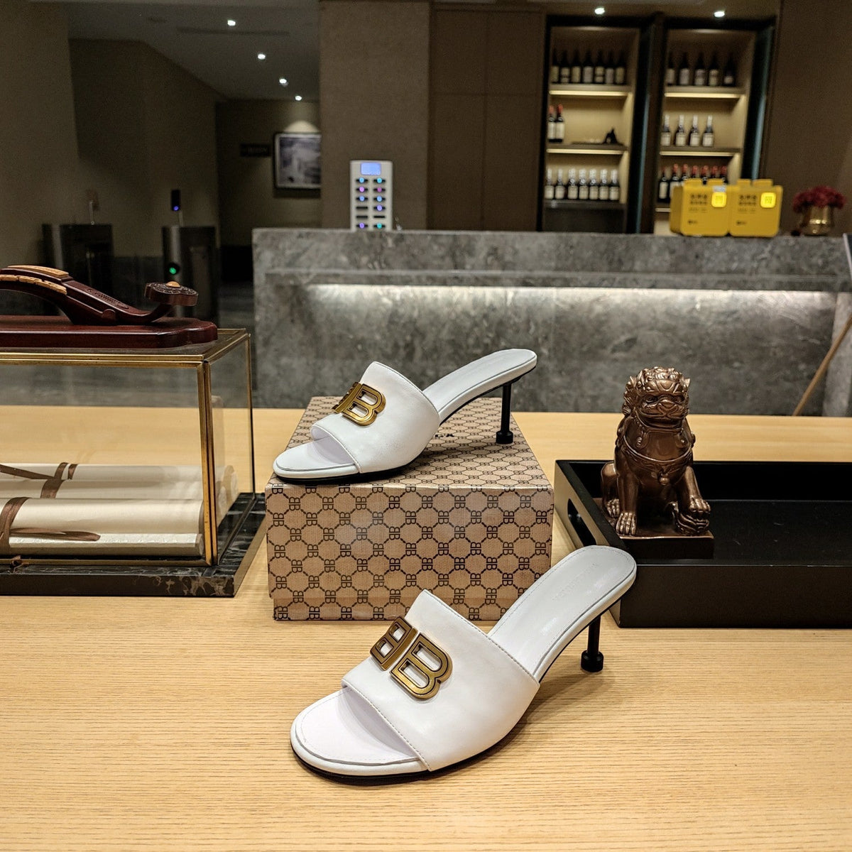 WHITE LOGO LOW HEEL MULE SANDALS