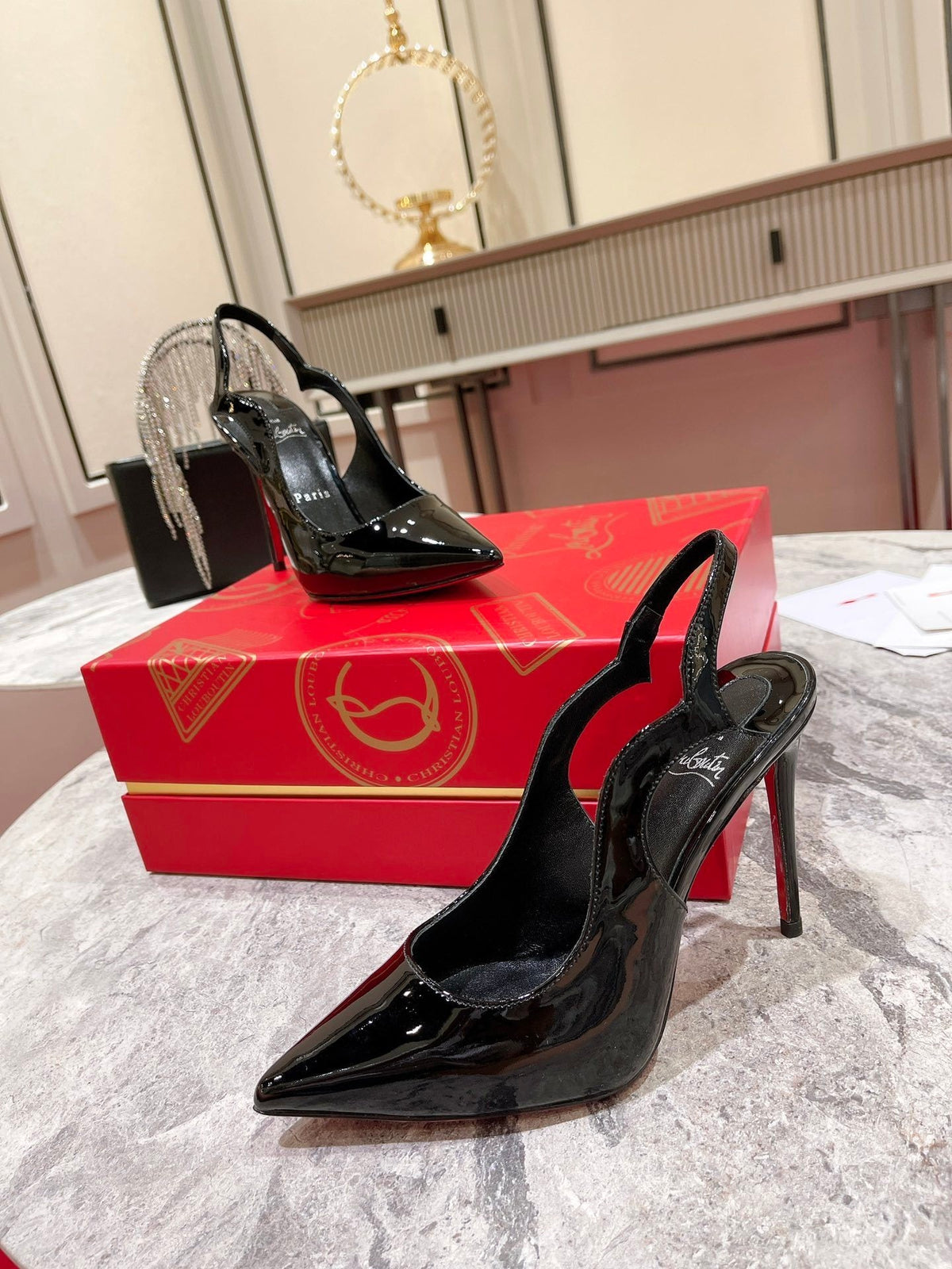BLACK PATENT SCALLOPED SLINGBACK HEELS
