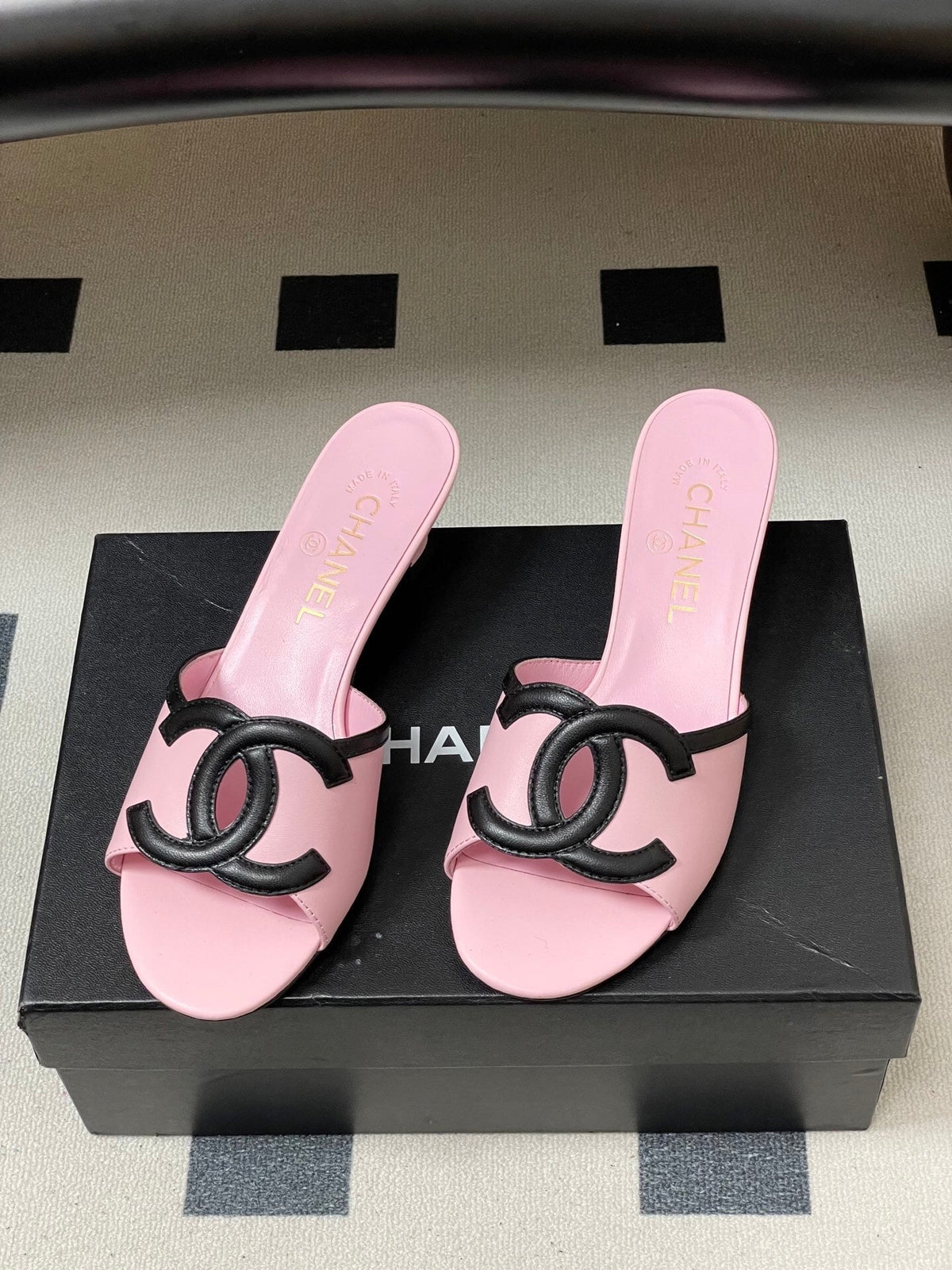 PINK LOW HEEL MULE SANDALS