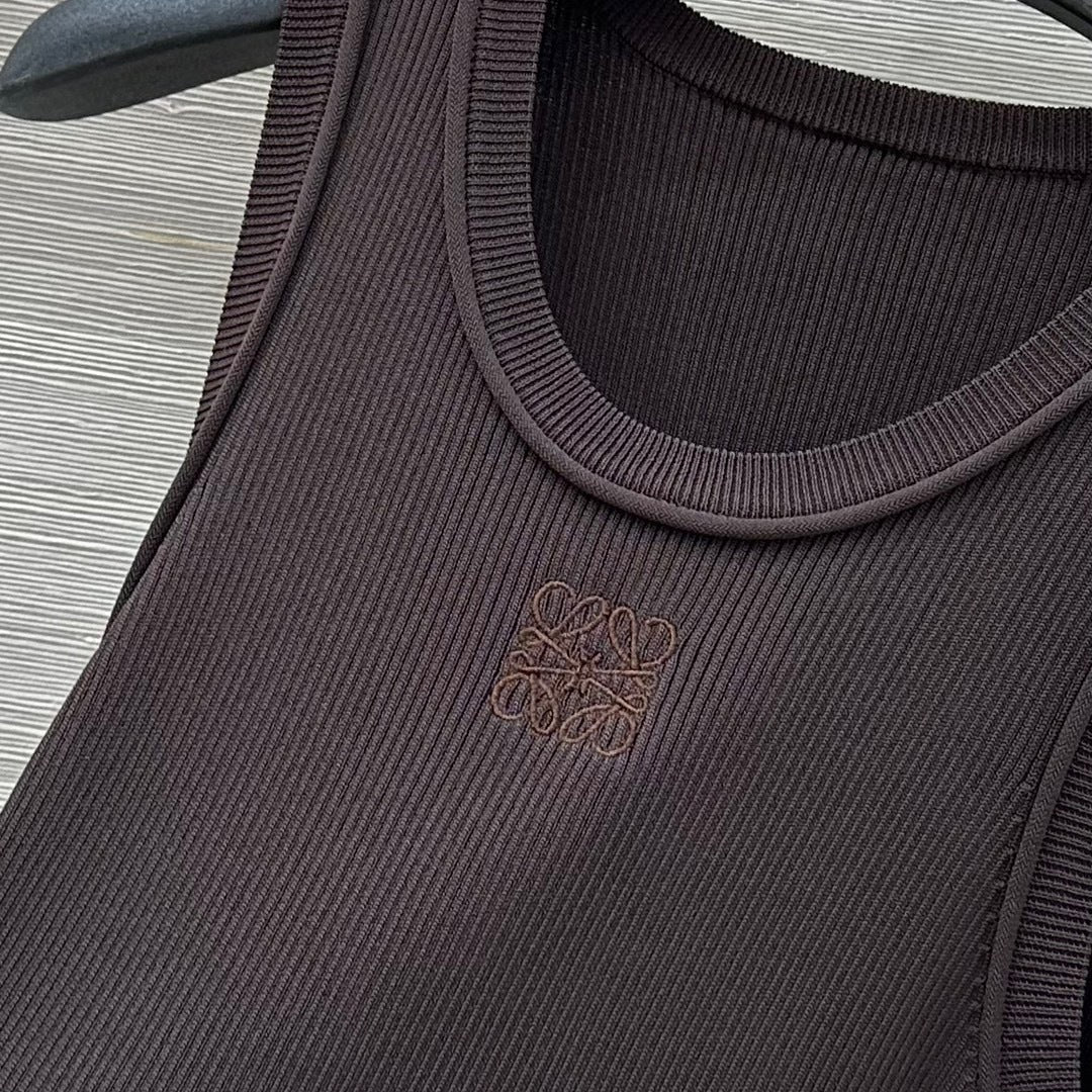 RIBBED SLEEVELESS KNIT TOP