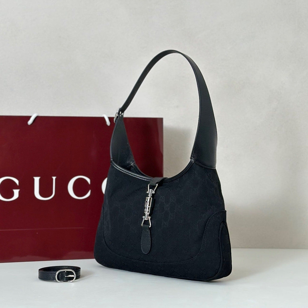 MINIMAL BLACK SHOULDER BAG