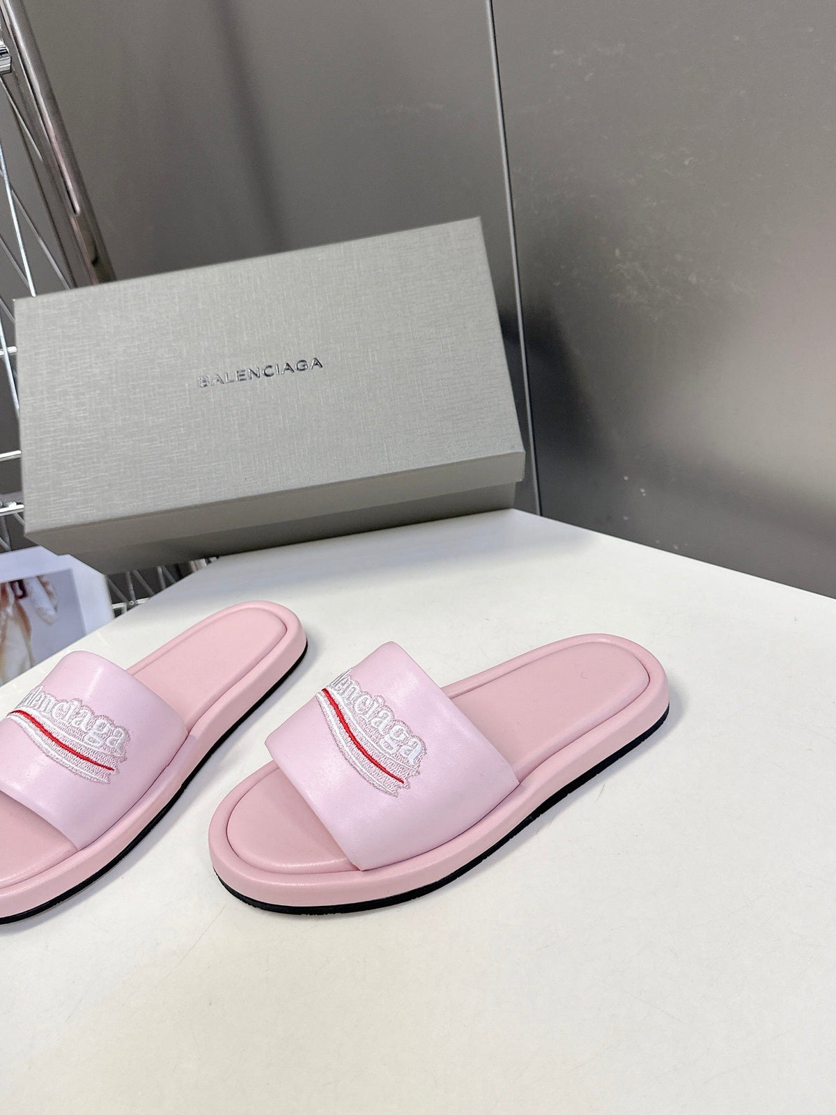 PASTEL PINK LOGO SLIDE SANDALS