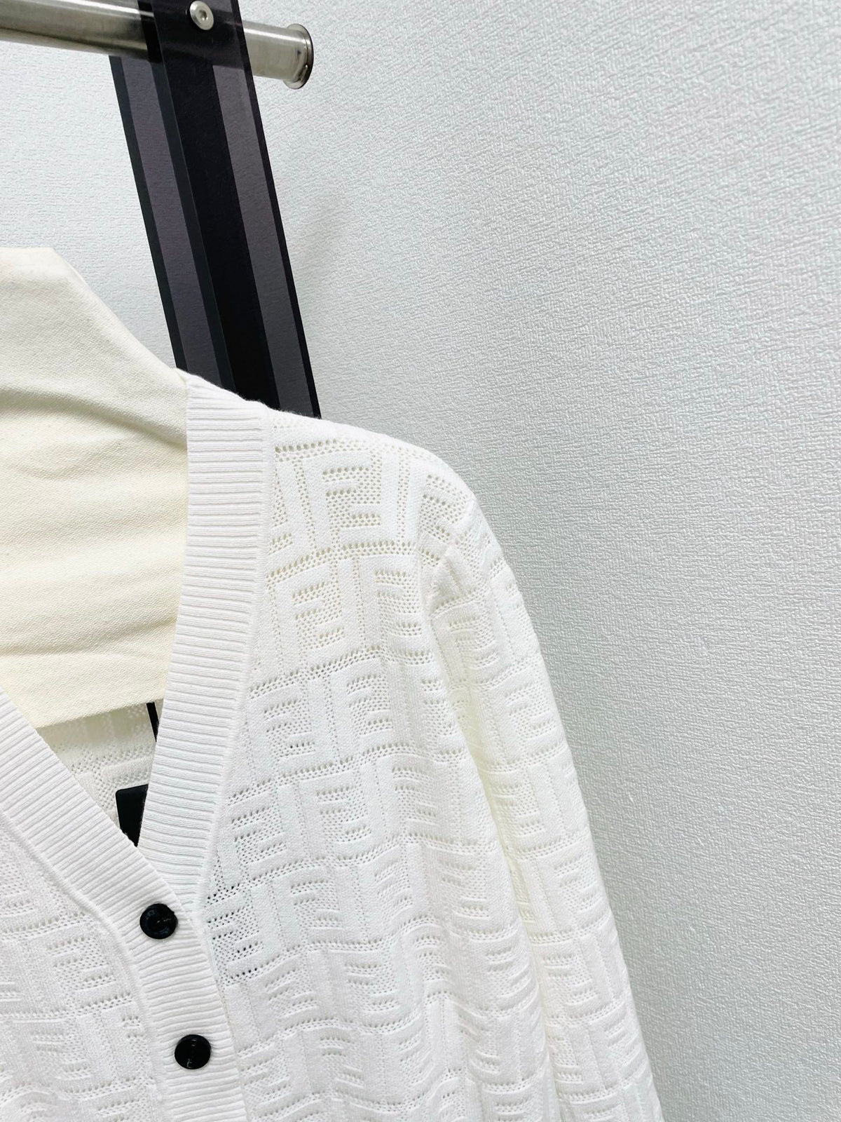 V-NECK KNIT CARDIGAN