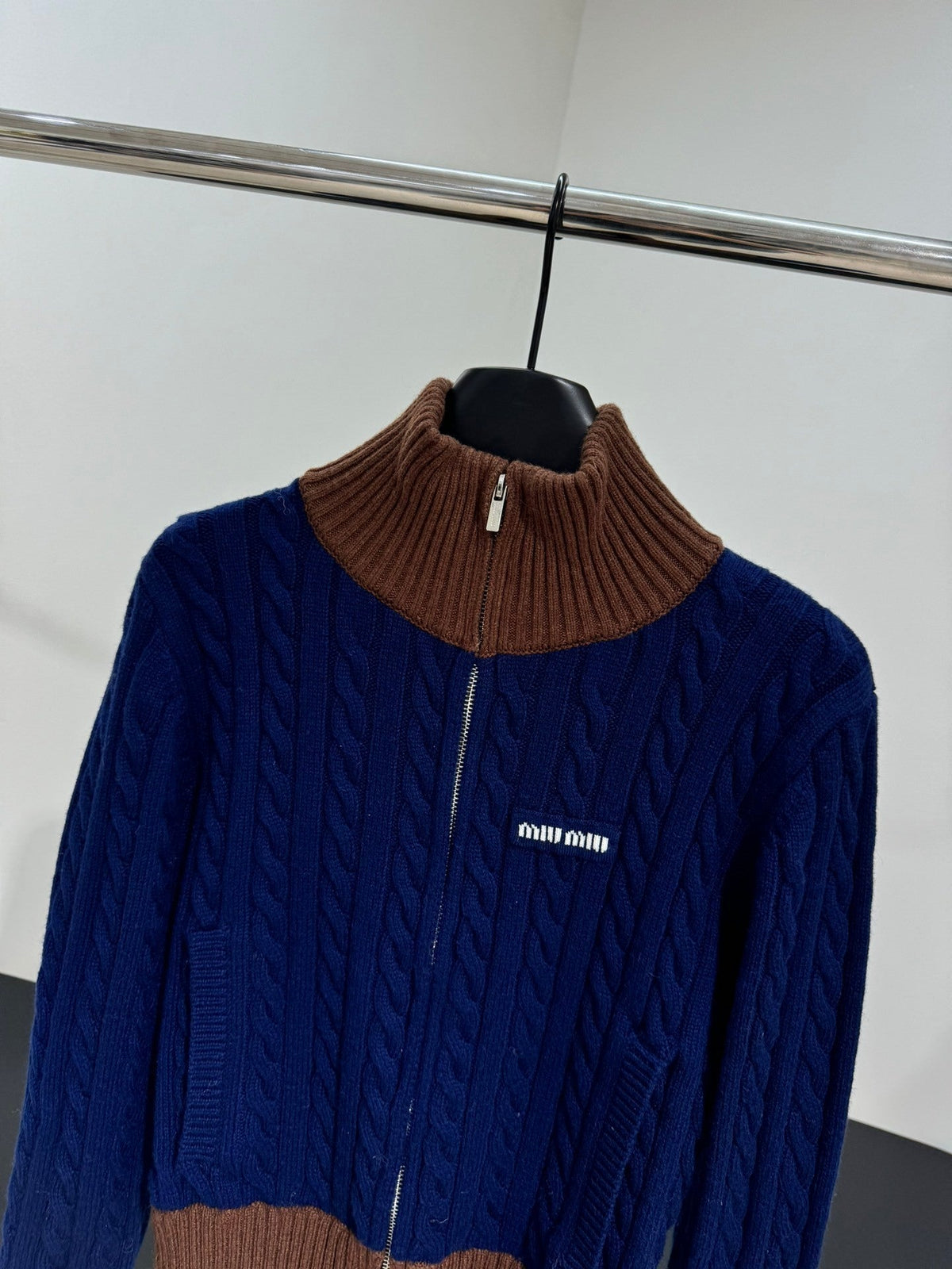 CABLE KNIT ZIP-UP SWEATER