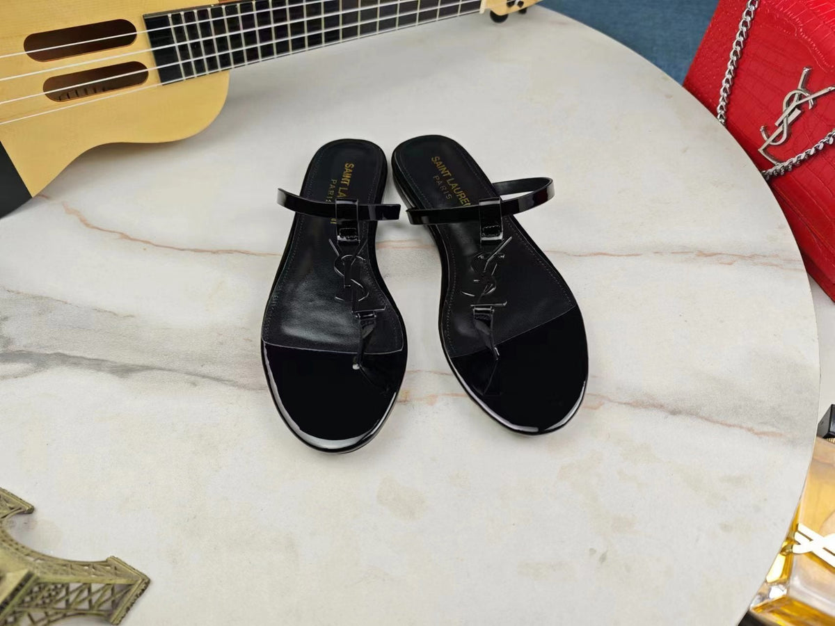 BLACK PATENT FLAT SANDALS WITH MINIMAL STRAP