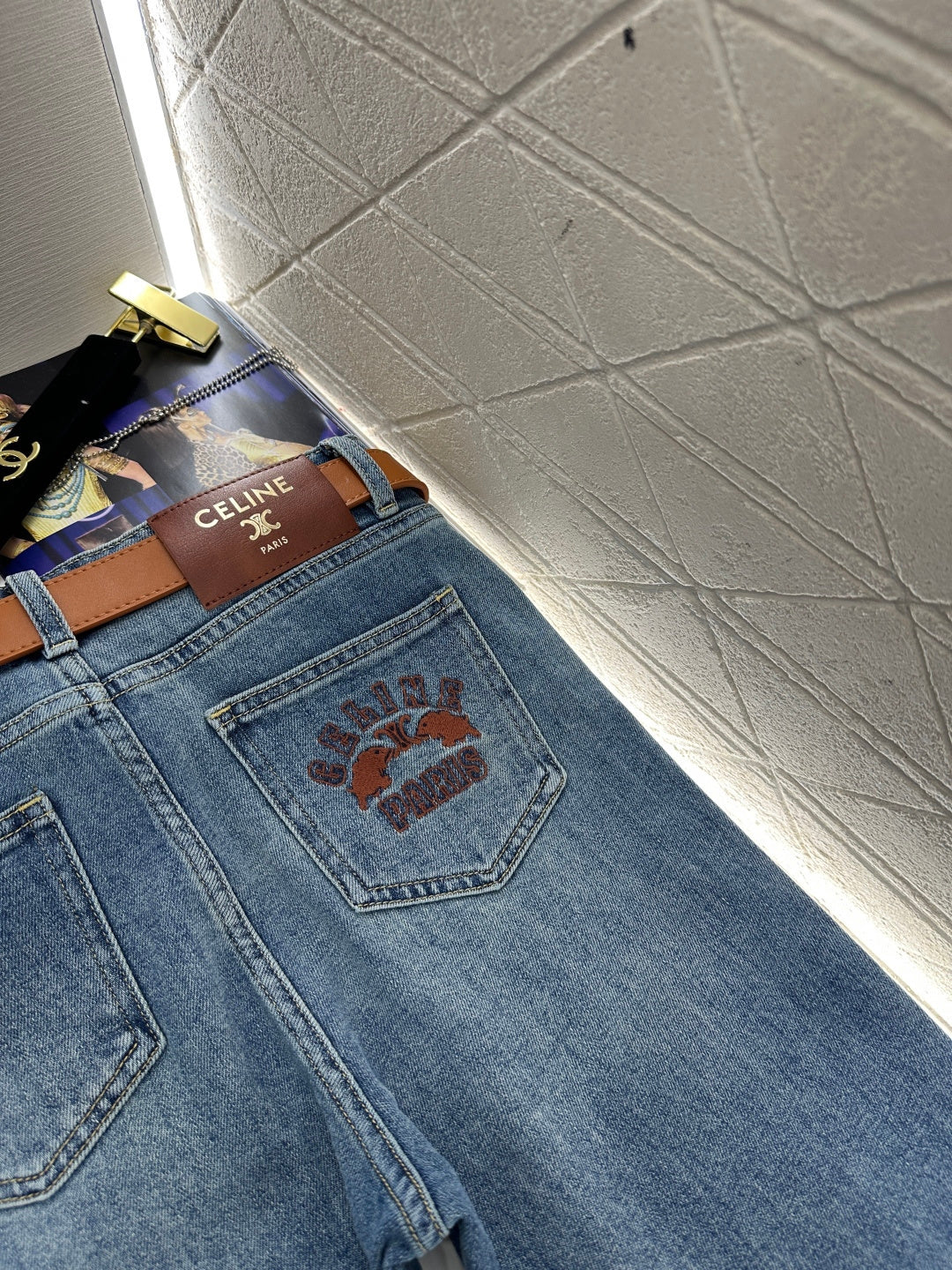 CLASSIC FLARED DENIM JEANS WITH BELT