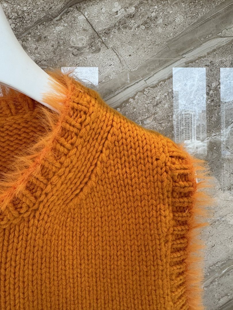 TEXTURED KNIT SLEEVELESS SWEATER