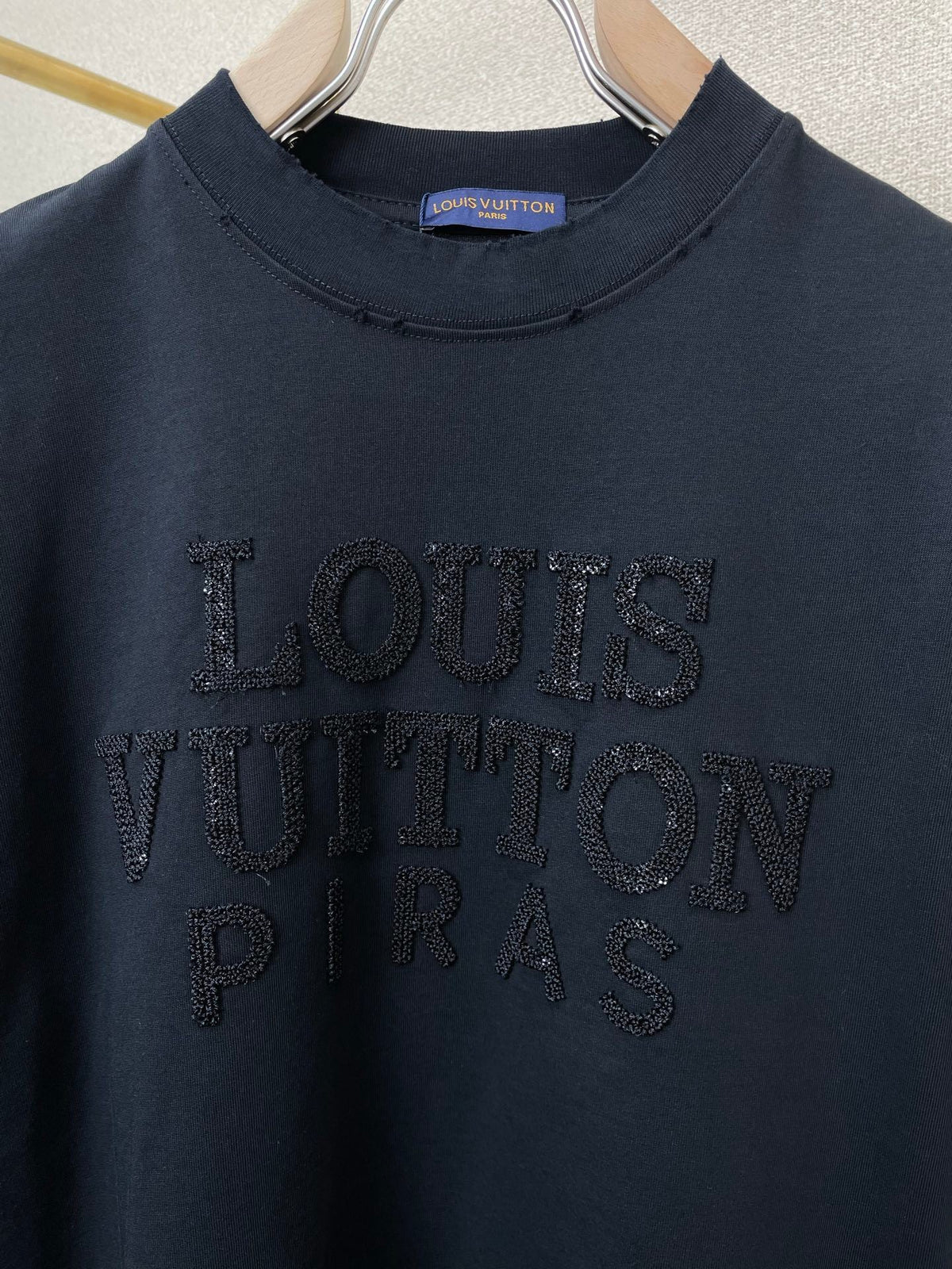 EMBOSSED LOGO COTTON T-SHIRT