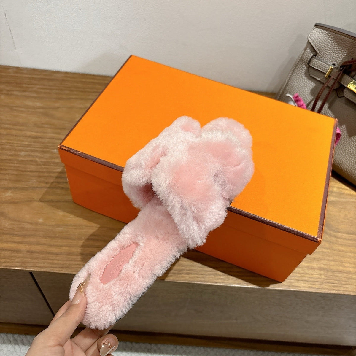 PINK FAUX FUR SLIDE SLIPPERS