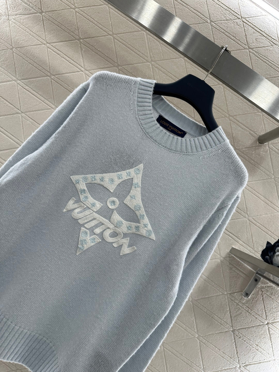 EMBOSSED GRAPHIC CREWNECK KNIT SWEATER