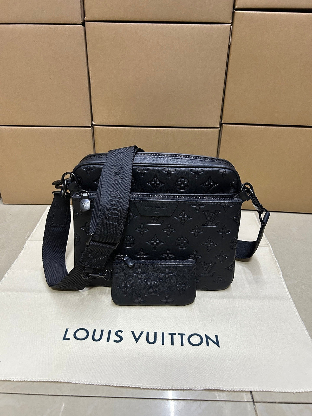 EMBOSSED LEATHER CROSSBODY BAG SET