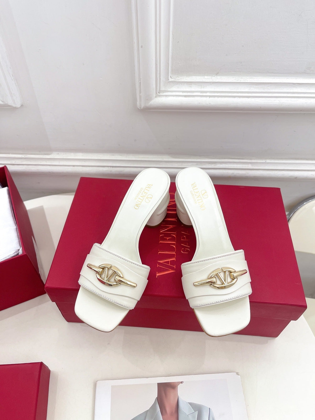 MID-HEEL SLIDE SANDALS – IVORY WITH GOLD-TONE HARDWARE