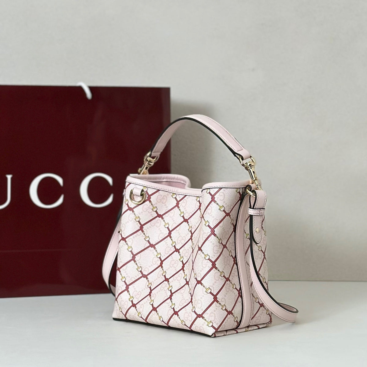 DIAMOND PRINT BUCKET SHOULDER BAG – LIGHT PINK