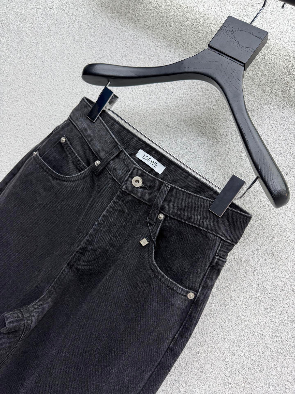 EMBOSSED LOGO RELAXED DENIM JEANS