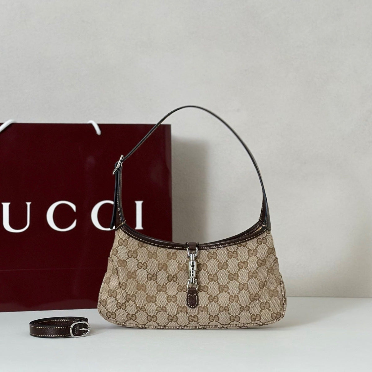 CLASSIC CANVAS SHOULDER BAG