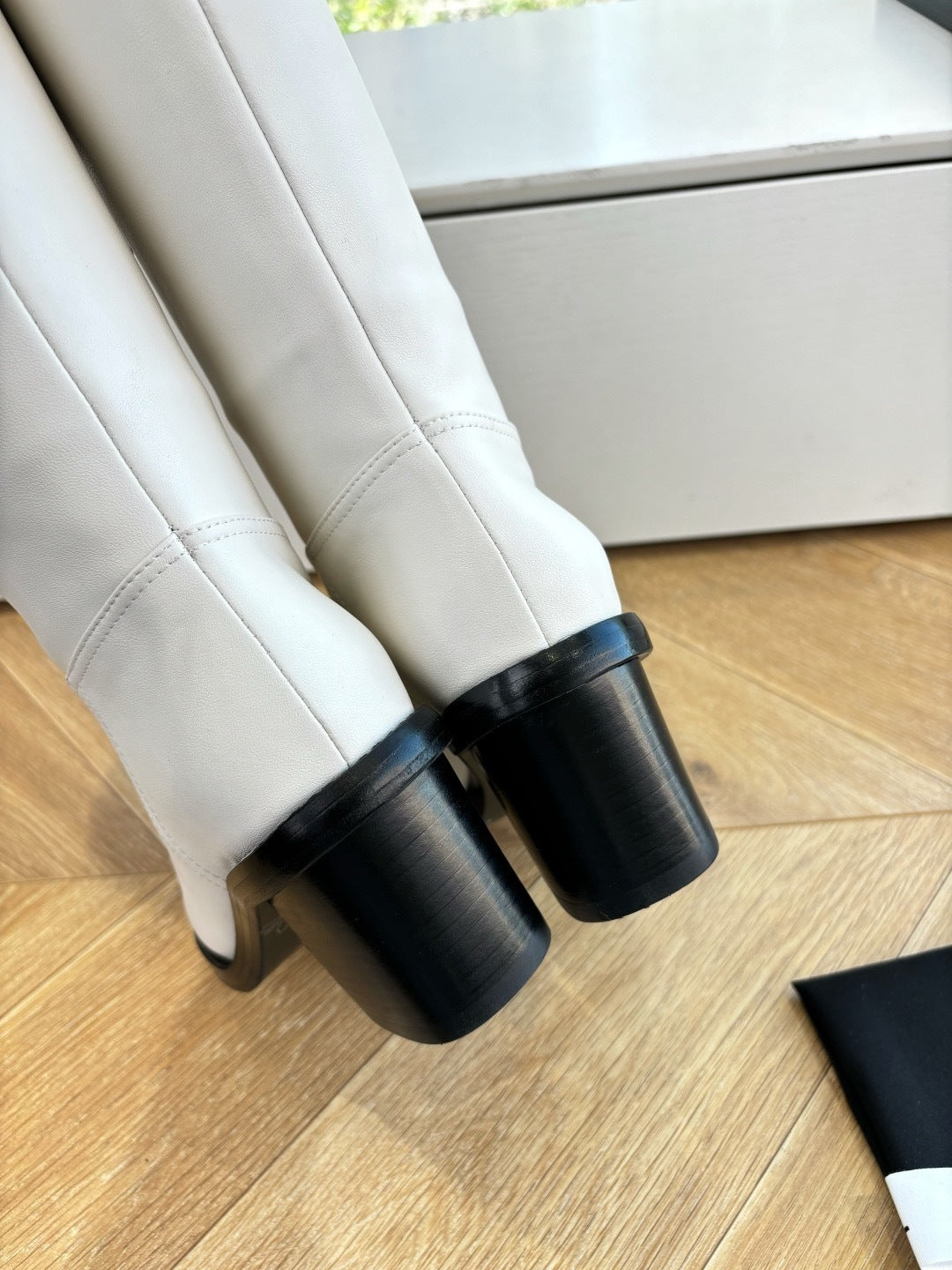 IVORY KNEE-HIGH LEATHER BOOTS WITH BLACK CAP TOE AND BLOCK HEEL