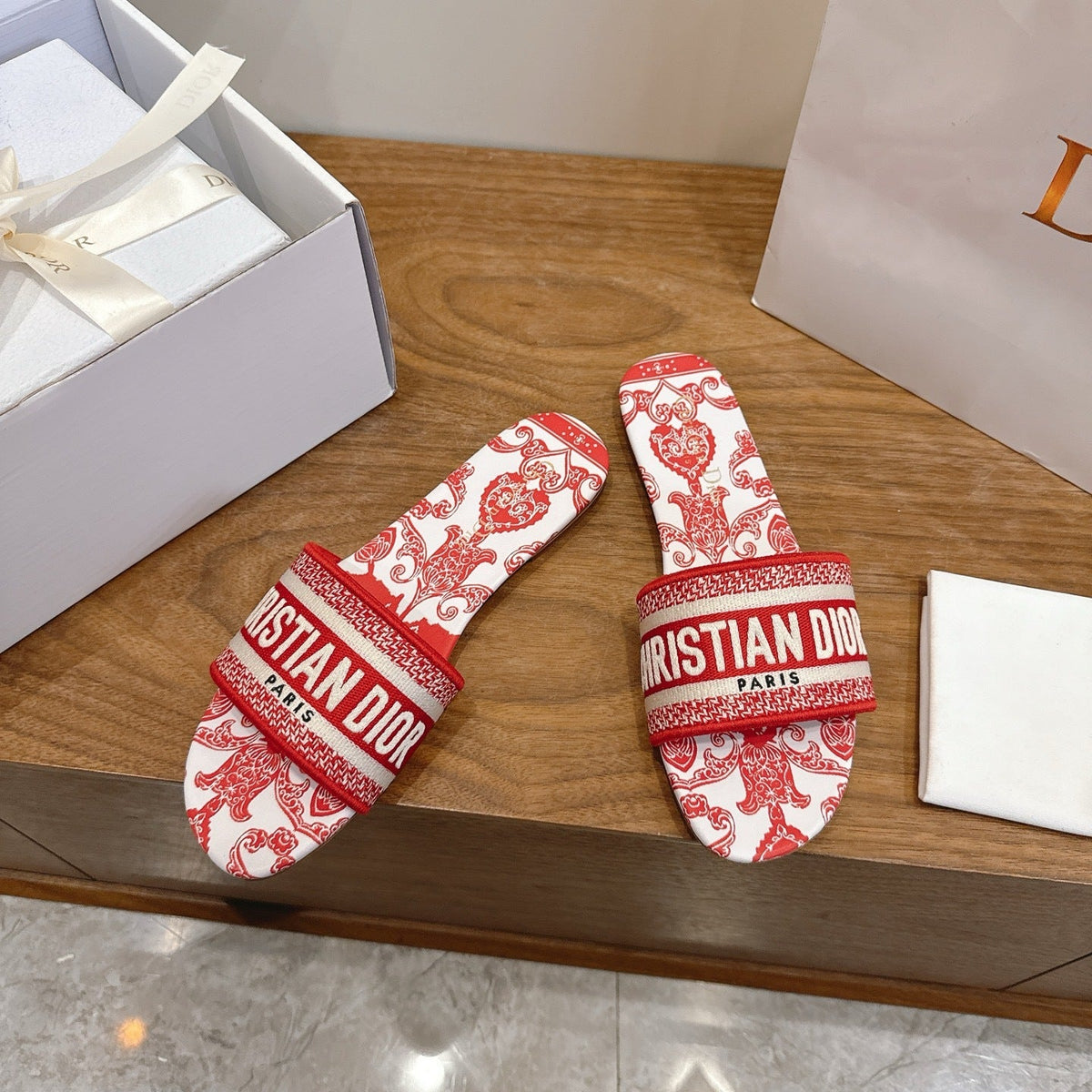 RED TOILE PRINT LOGO SLIDE SANDALS