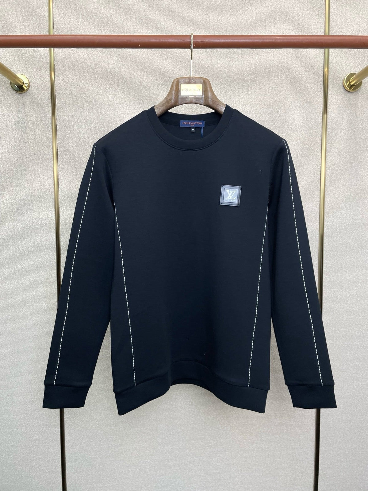 MINIMAL CREWNECK SWEATSHIRT WITH CONTRAST STITCHING