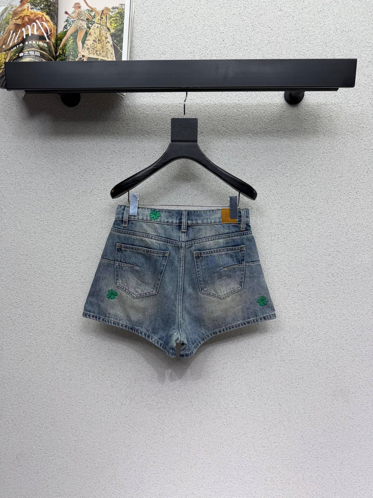 BLUE DENIM SHORTS WITH FLORAL EMBROIDERY