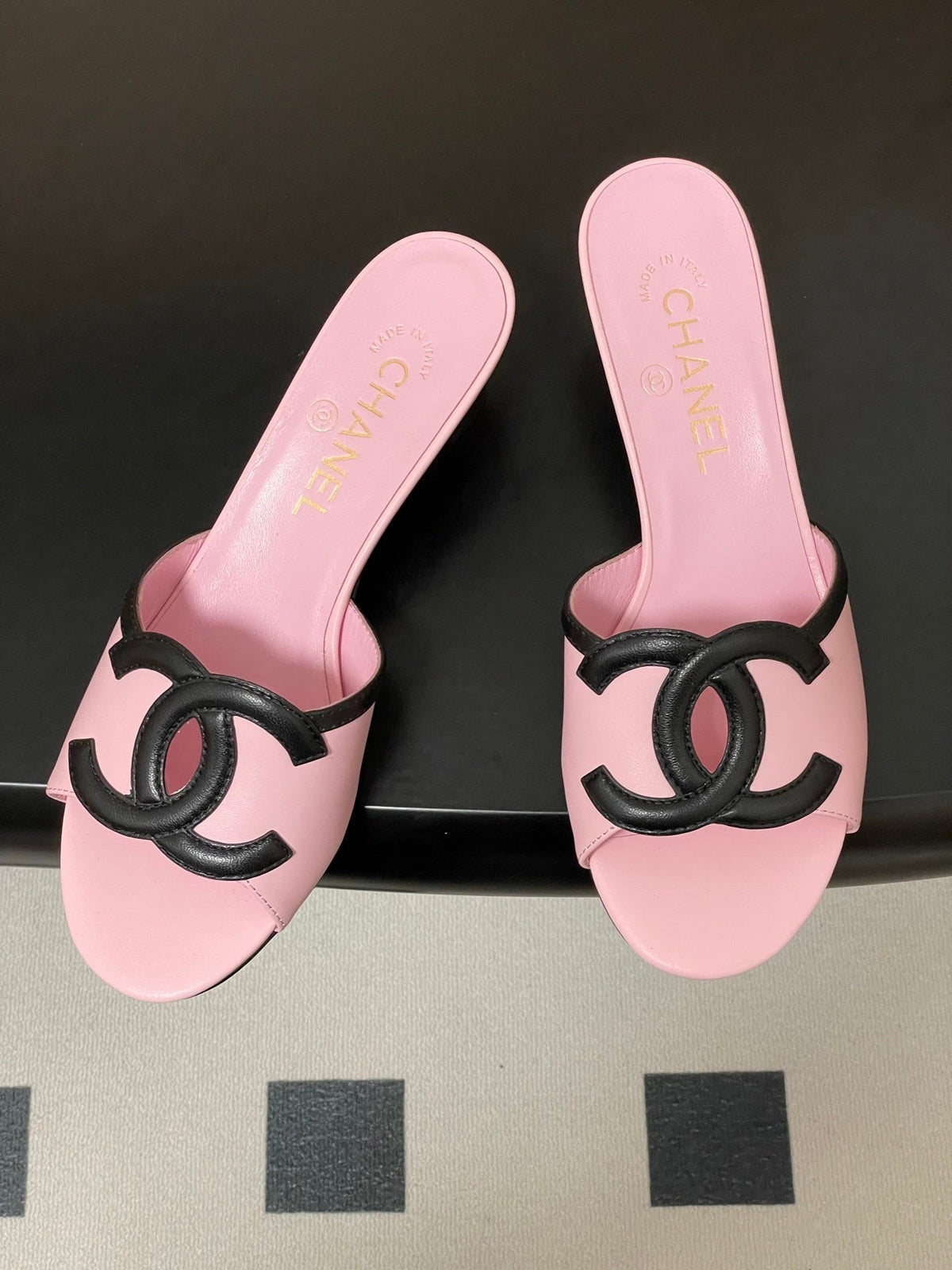 PINK LOW HEEL MULE SANDALS