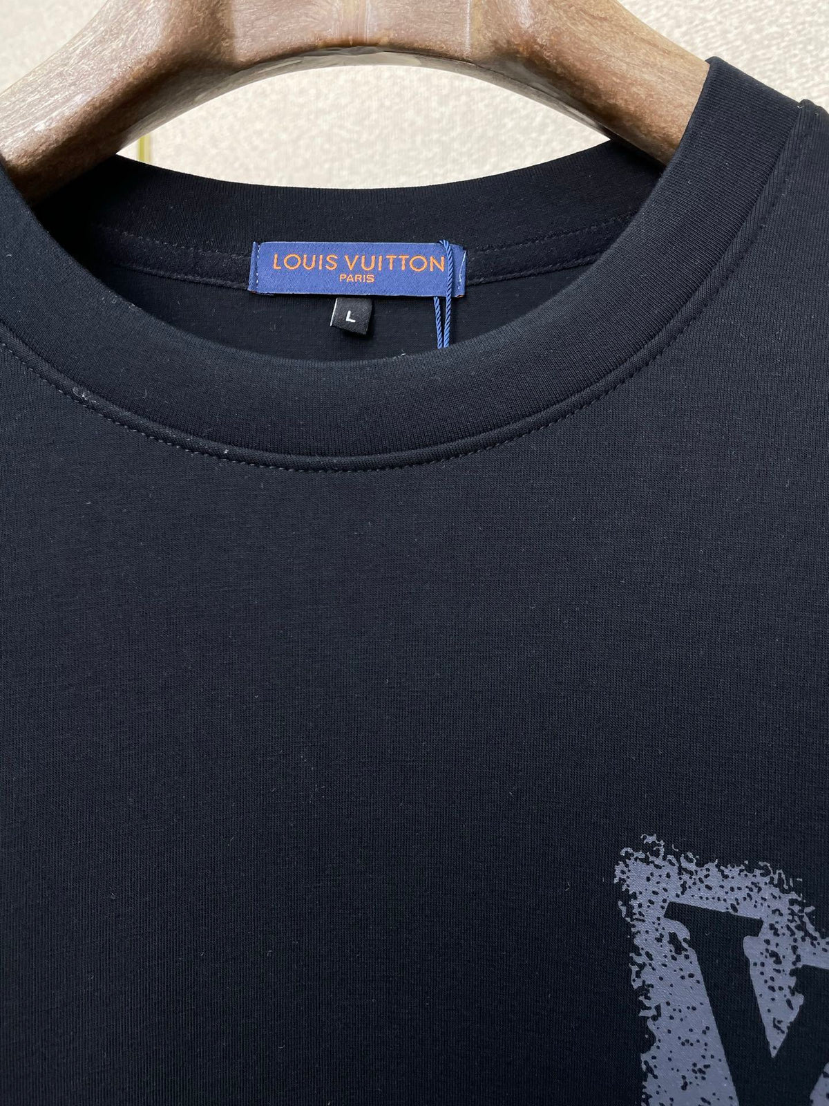 MINIMAL GRAPHIC CREWNECK SWEATSHIRT