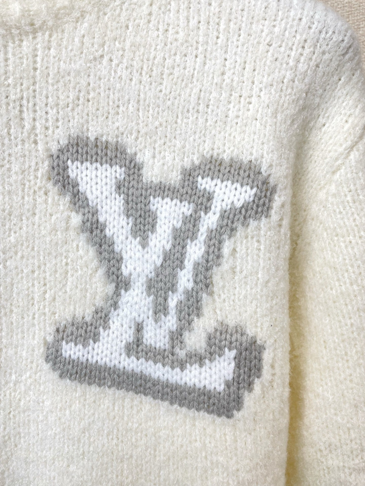 SOFT KNIT CREWNECK SWEATER WITH CONTRAST LETTER DETAIL
