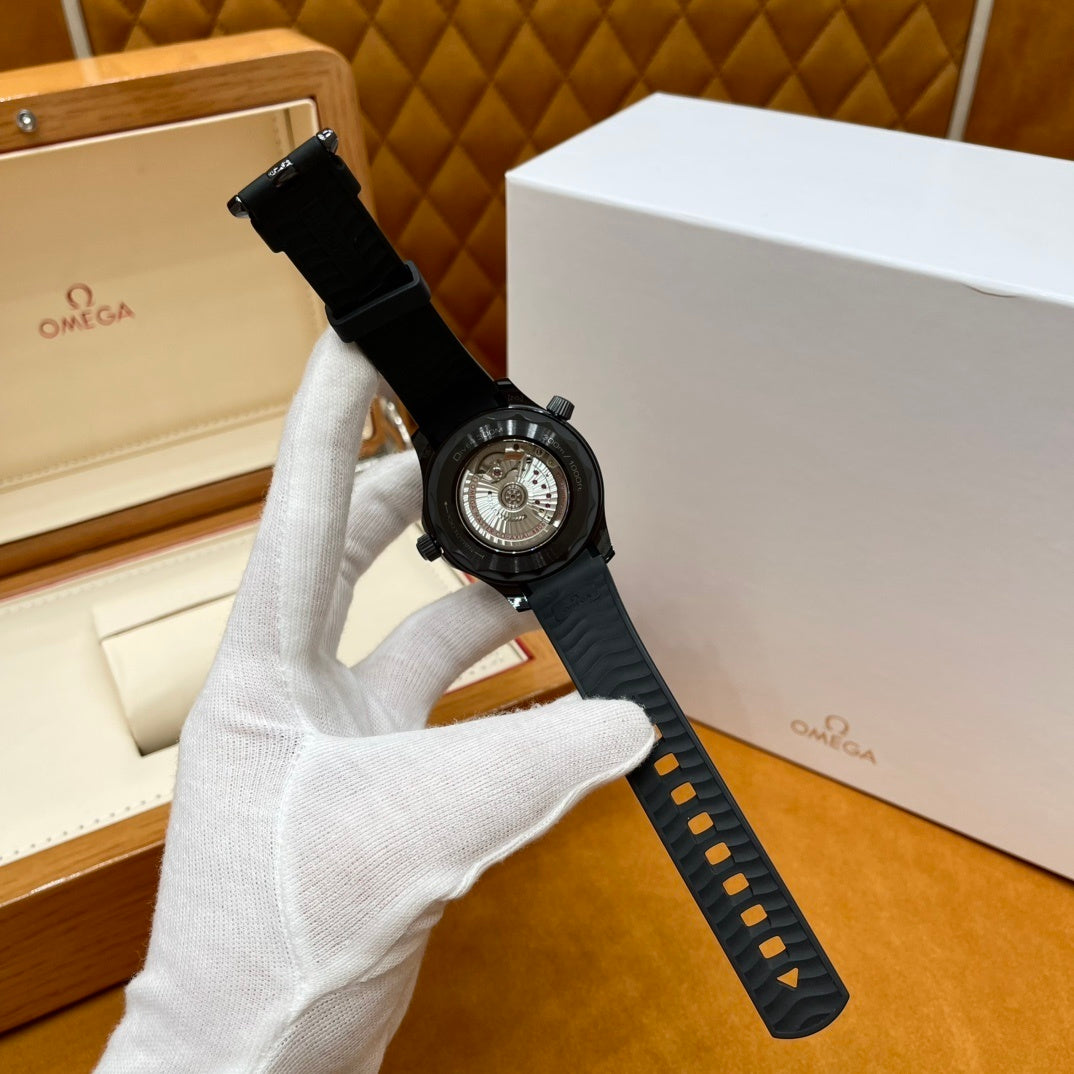 ALL BLACK SPORT DIVER WATCH