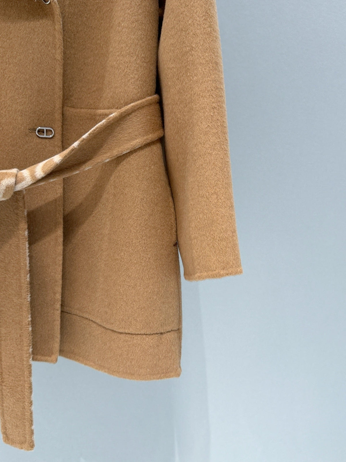 CAMEL SHORT COAT WITH SOFT COLLAR AND ADJUSTABLE BELT