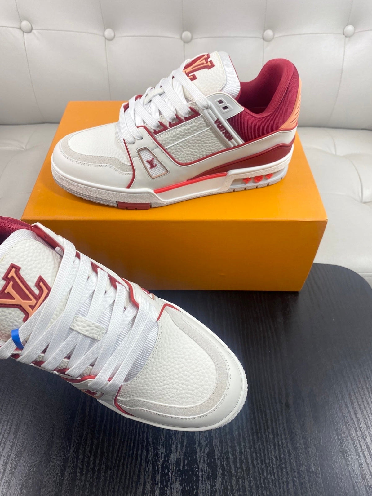 WHITE LOW-TOP SNEAKERS WITH RED ACCENTS