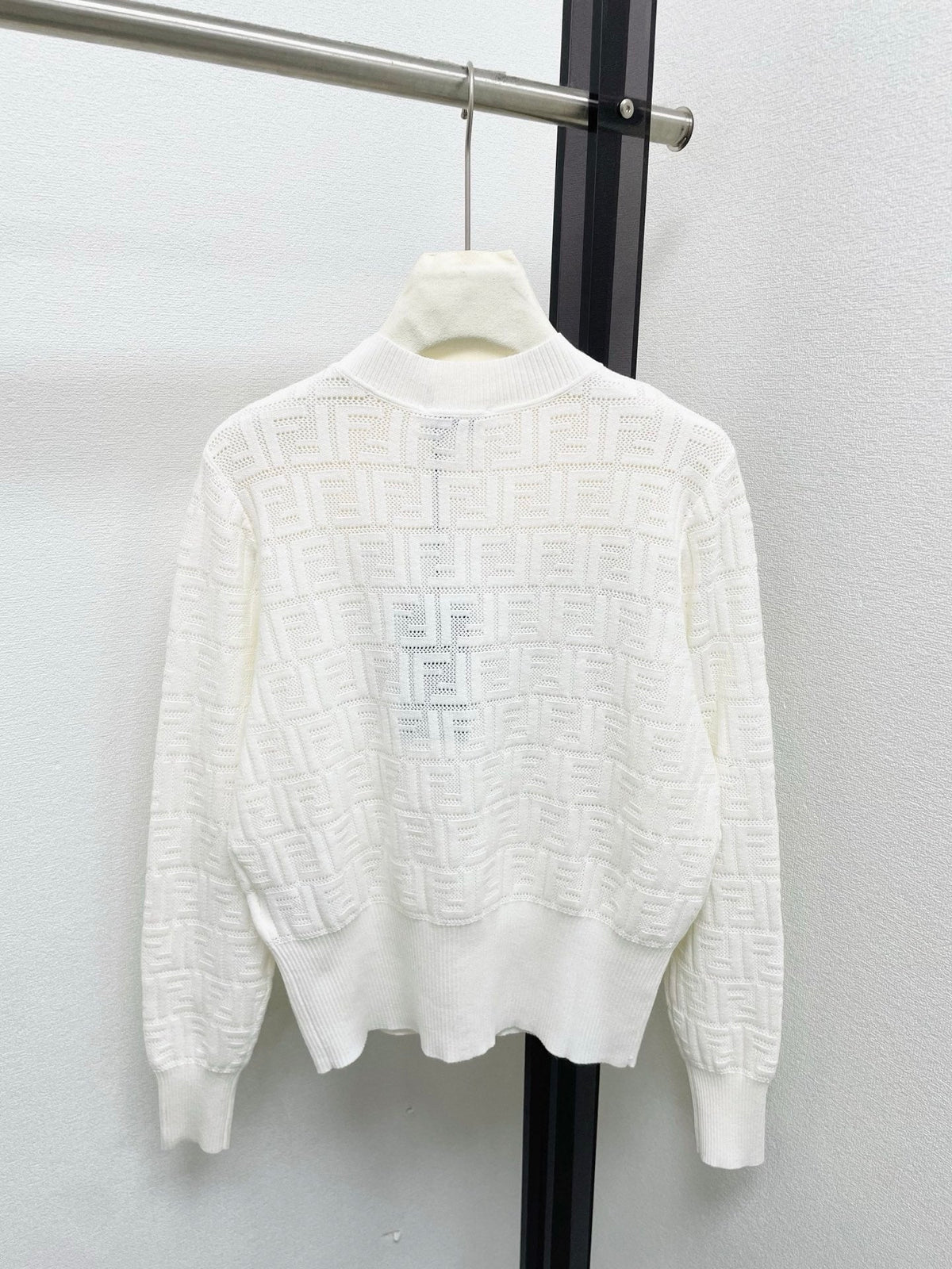 V-NECK KNIT CARDIGAN