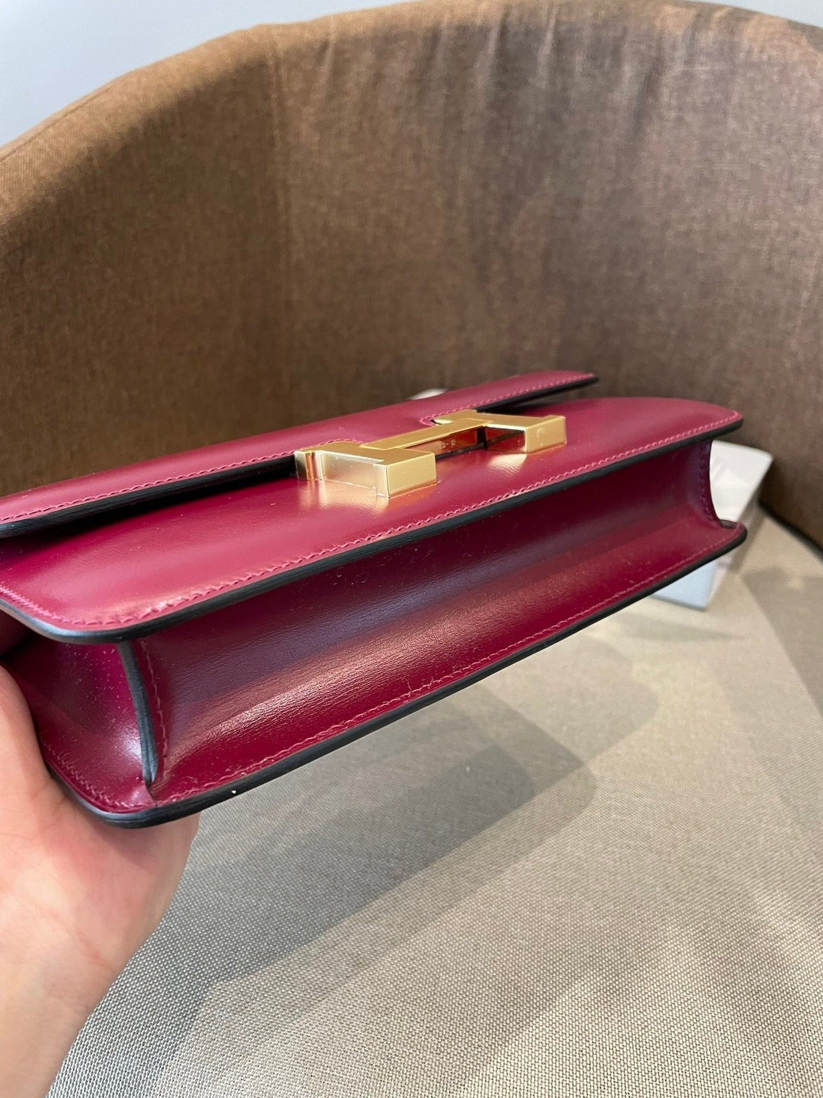 BURGUNDY SMOOTH FINISH CROSSBODY BAG