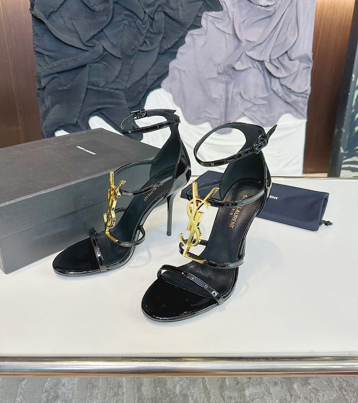 PATENT LEATHER ANKLE-STRAP LOGO HEEL SANDALS