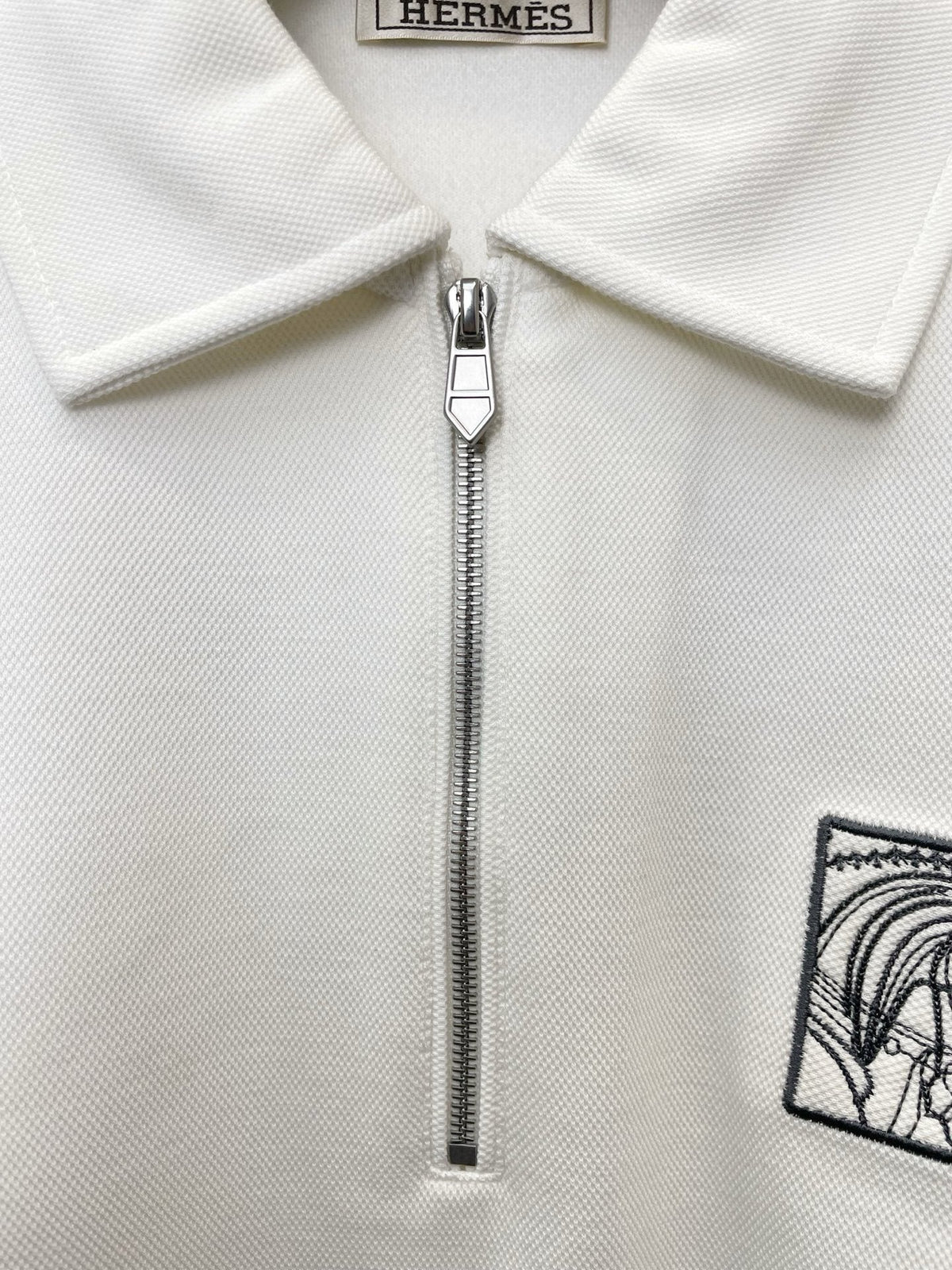 HALF ZIP COLLARED SWEATSHIRT WITH EMBROIDERED DETAIL