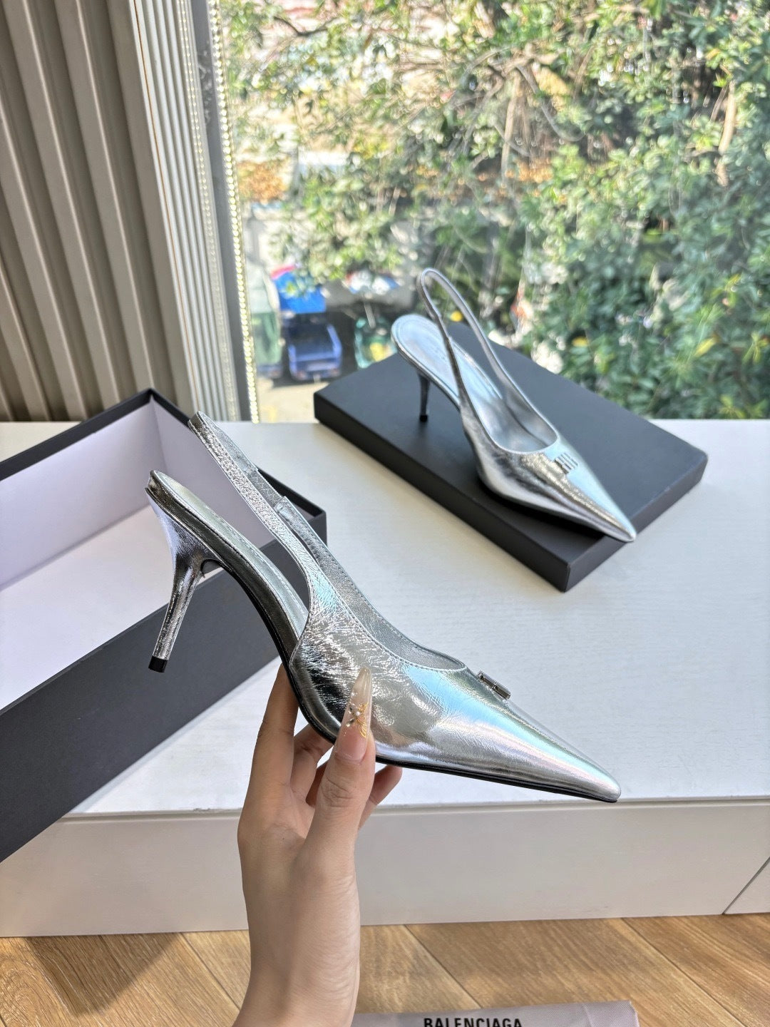 METALLIC SILVER POINTED-TOE SLINGBACK STILETTO HEELS