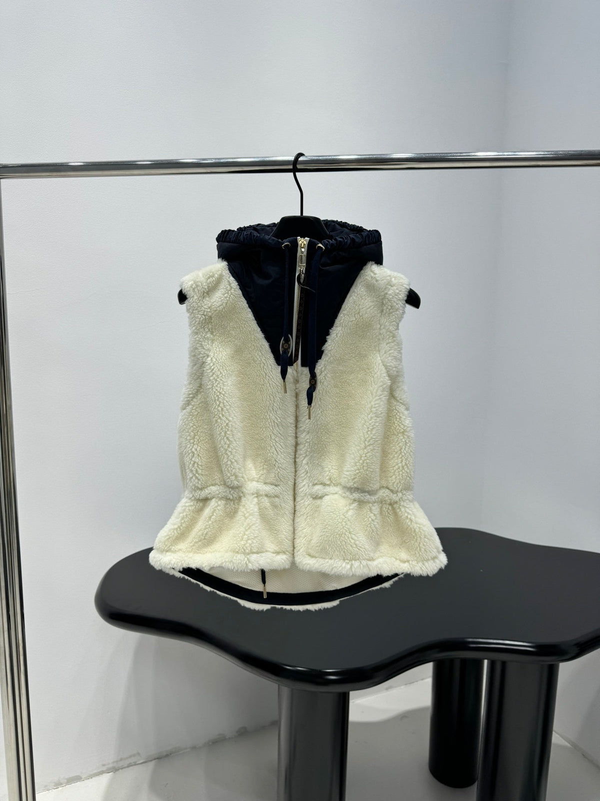 HOODED SHERPA ZIP VEST