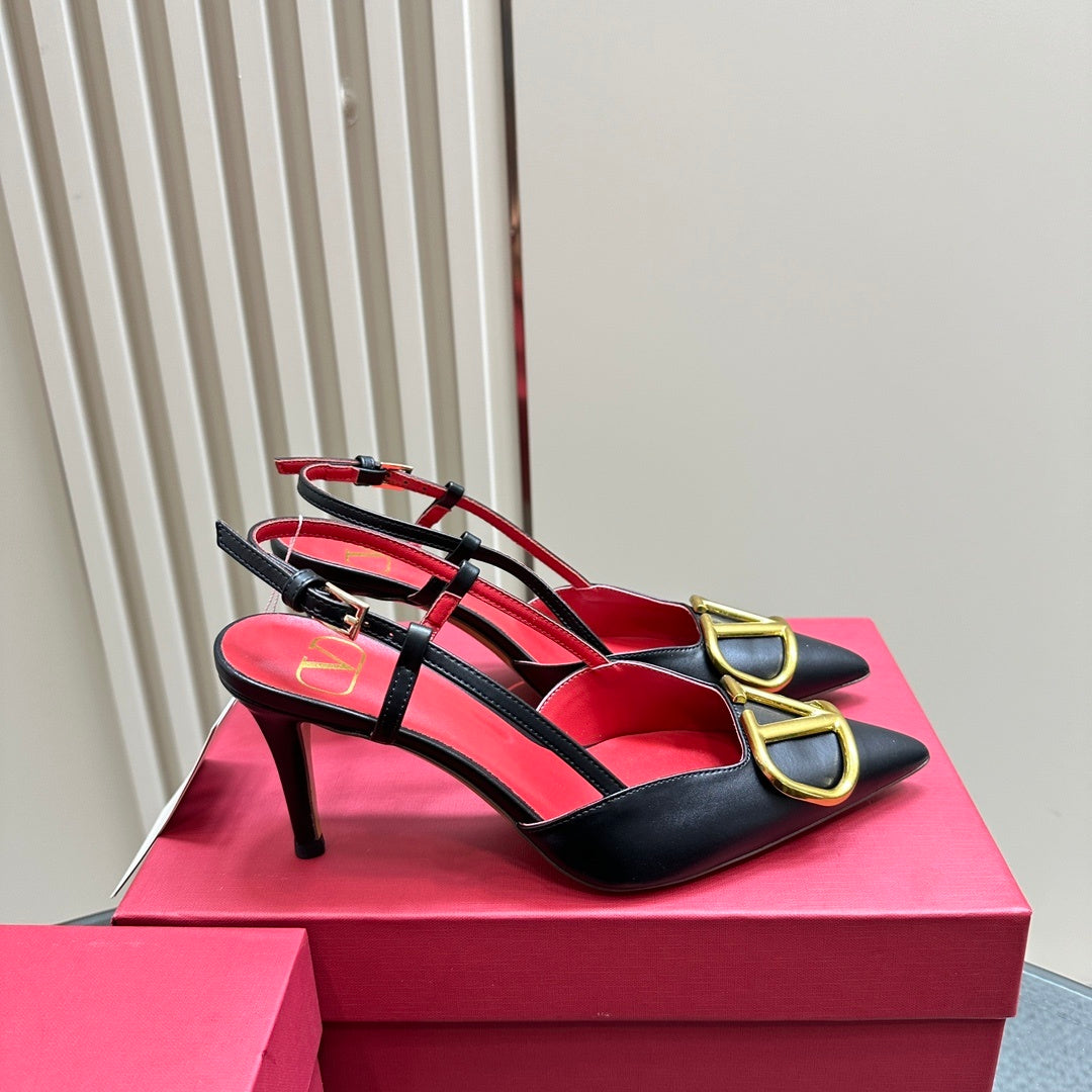 POINTED TOE SLINGBACK HEELS – BLACK WITH GOLD LOGO DETAIL