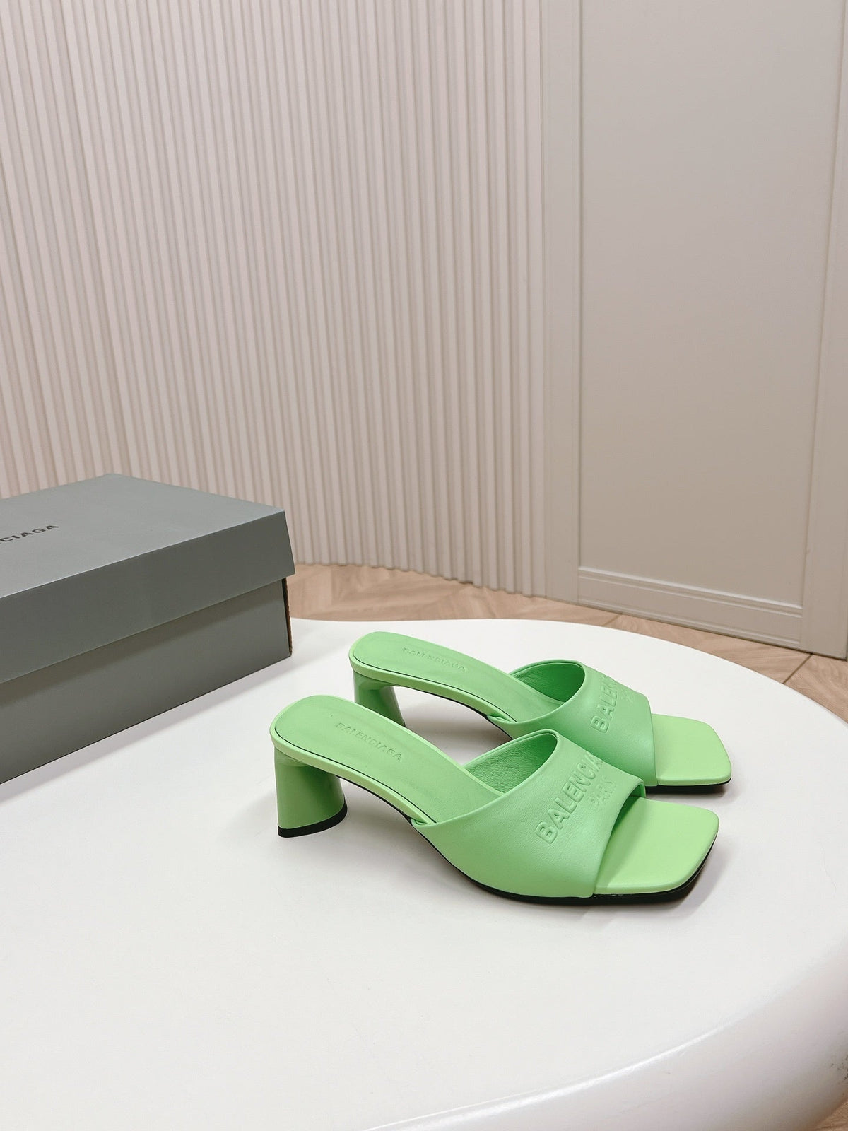 GREEN MINIMAL BLOCK HEEL MULES