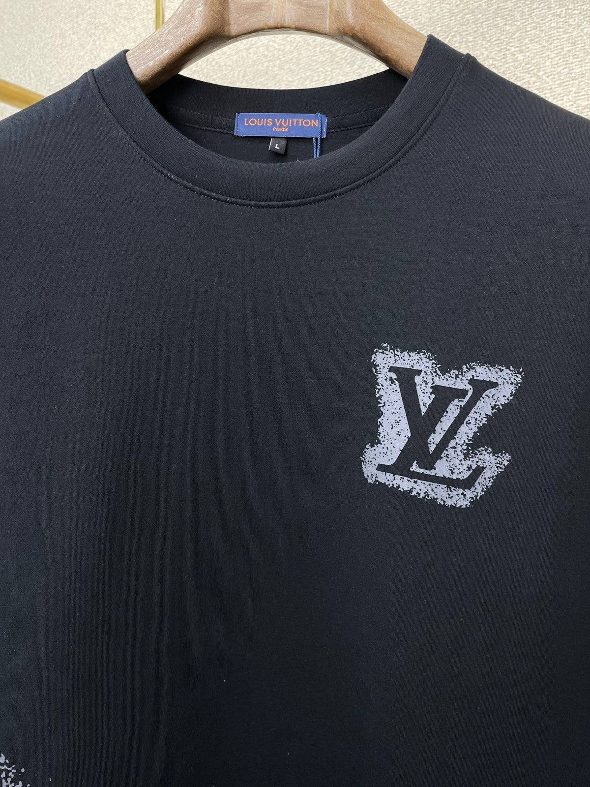 MINIMAL GRAPHIC CREWNECK SWEATSHIRT