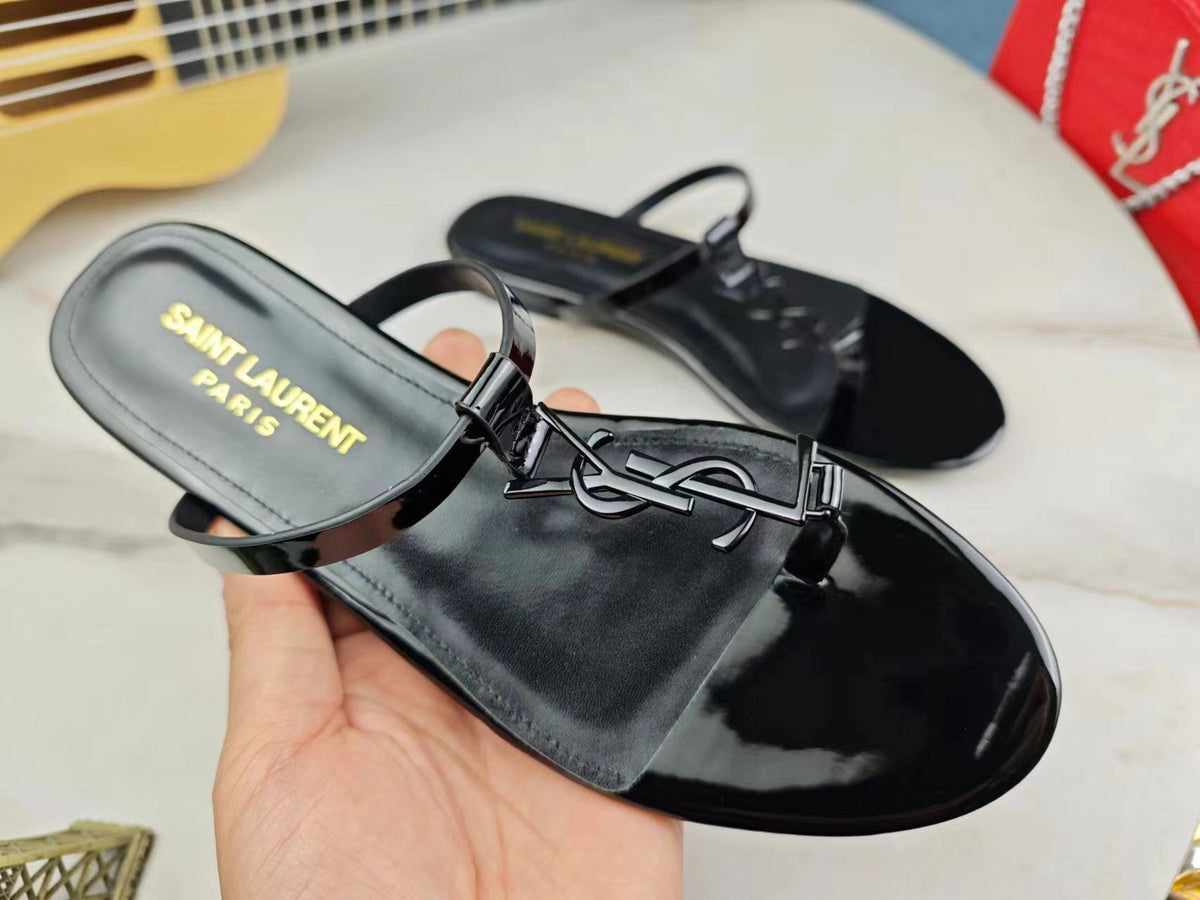 BLACK PATENT FLAT SANDALS WITH MINIMAL STRAP