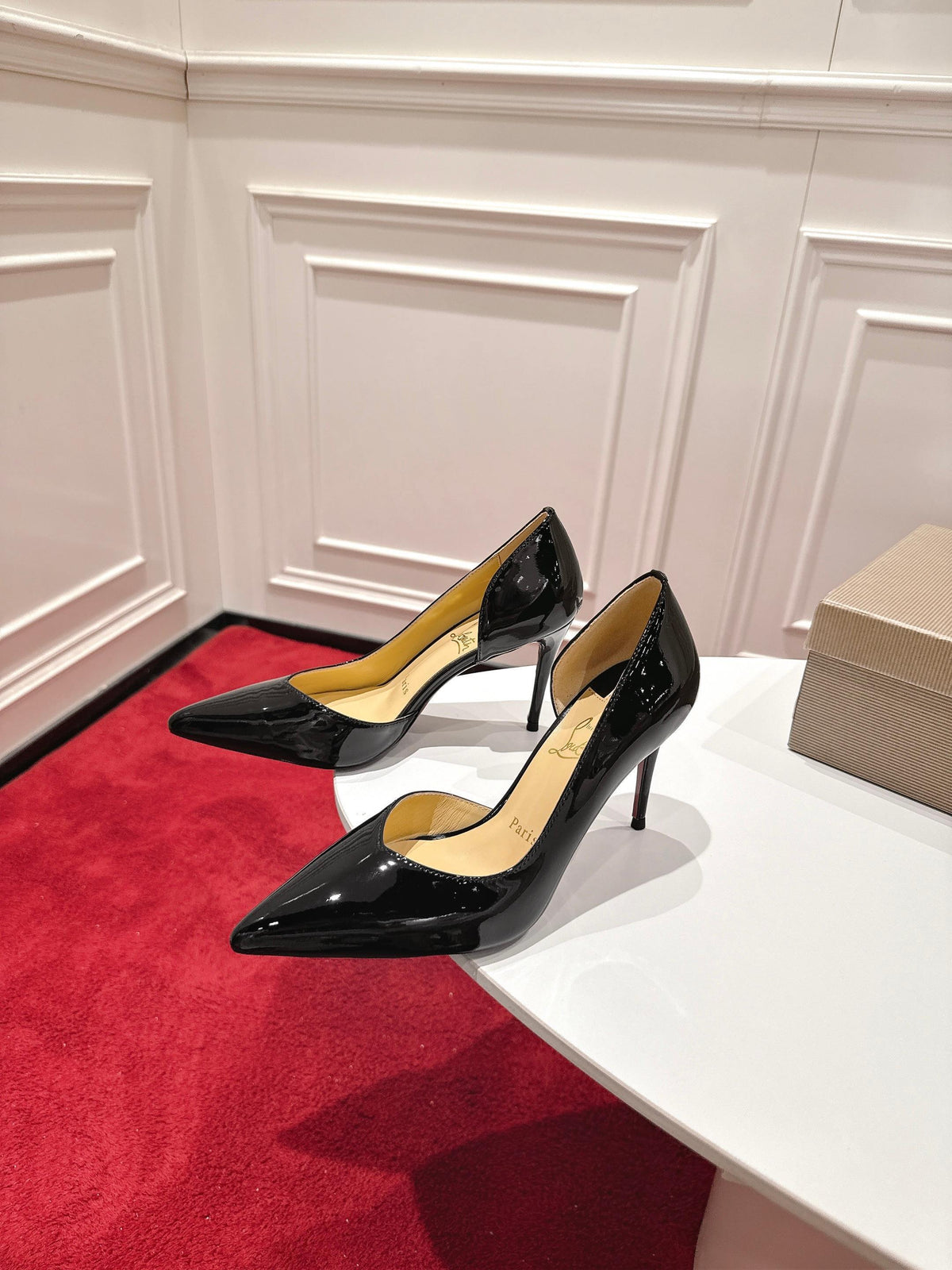 BLACK PATENT POINTED-TOE CLASSIC PUMPS
