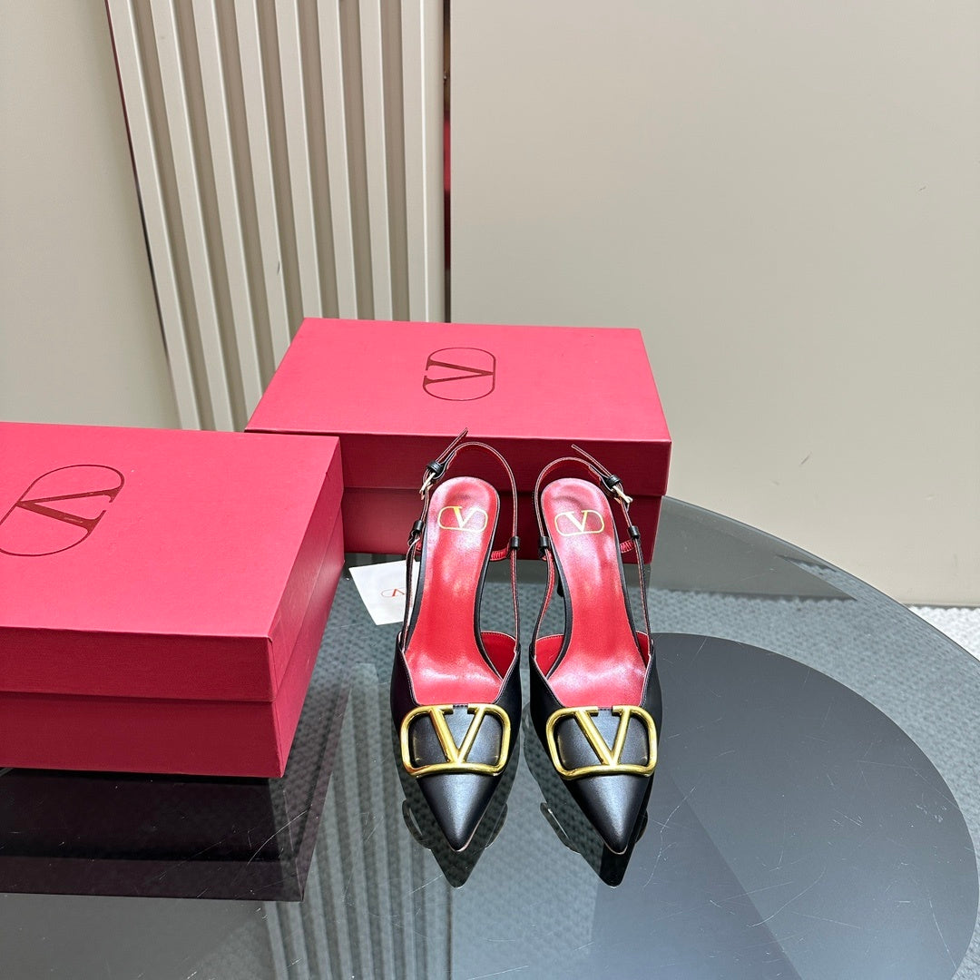 POINTED TOE SLINGBACK HEELS – BLACK WITH GOLD LOGO DETAIL