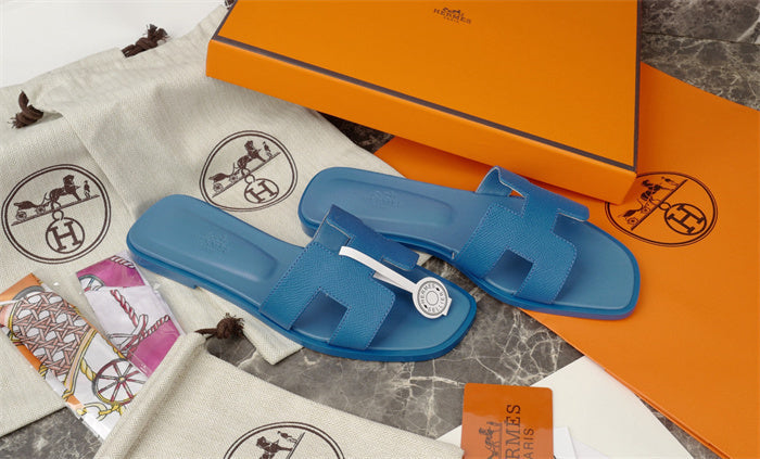 TEXTURED H-CUT LEATHER SLIDE SANDALS