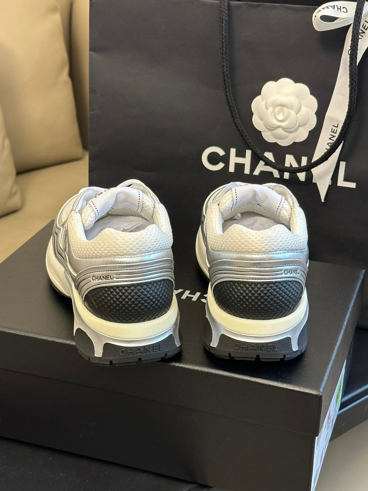 LOGO DETAIL CHUNKY RUNNER SNEAKERS