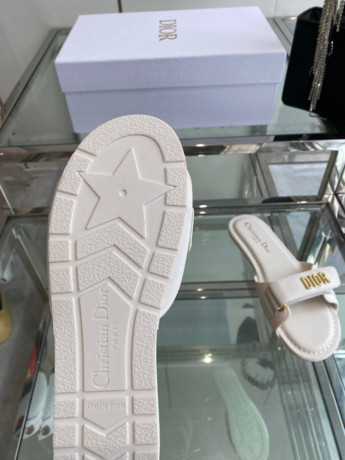 WHITE LOGO STRAP FLAT SLIDES