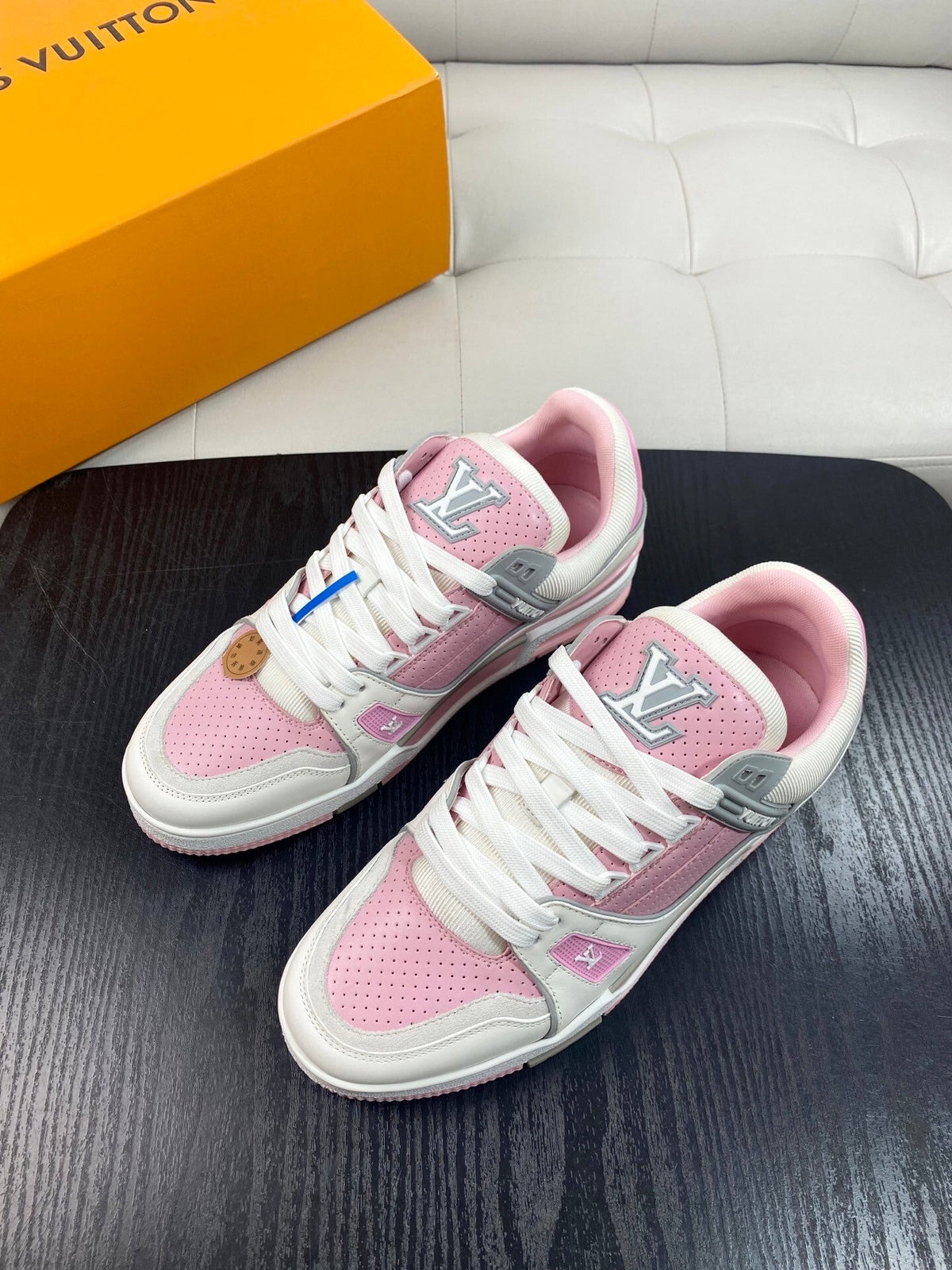 PINK AND WHITE LOW-TOP SNEAKERS WITH PERFORATED DETAILS