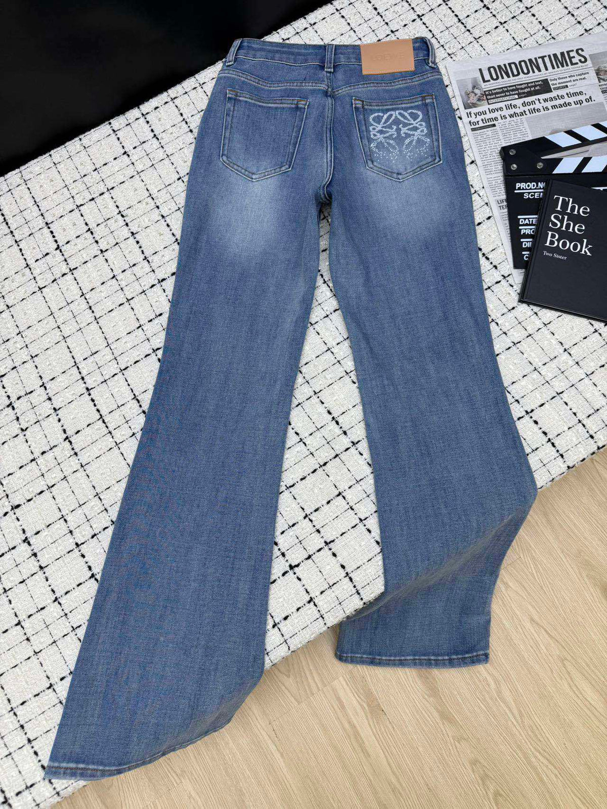 CLASSIC HIGH-RISE FLARED DENIM JEANS
